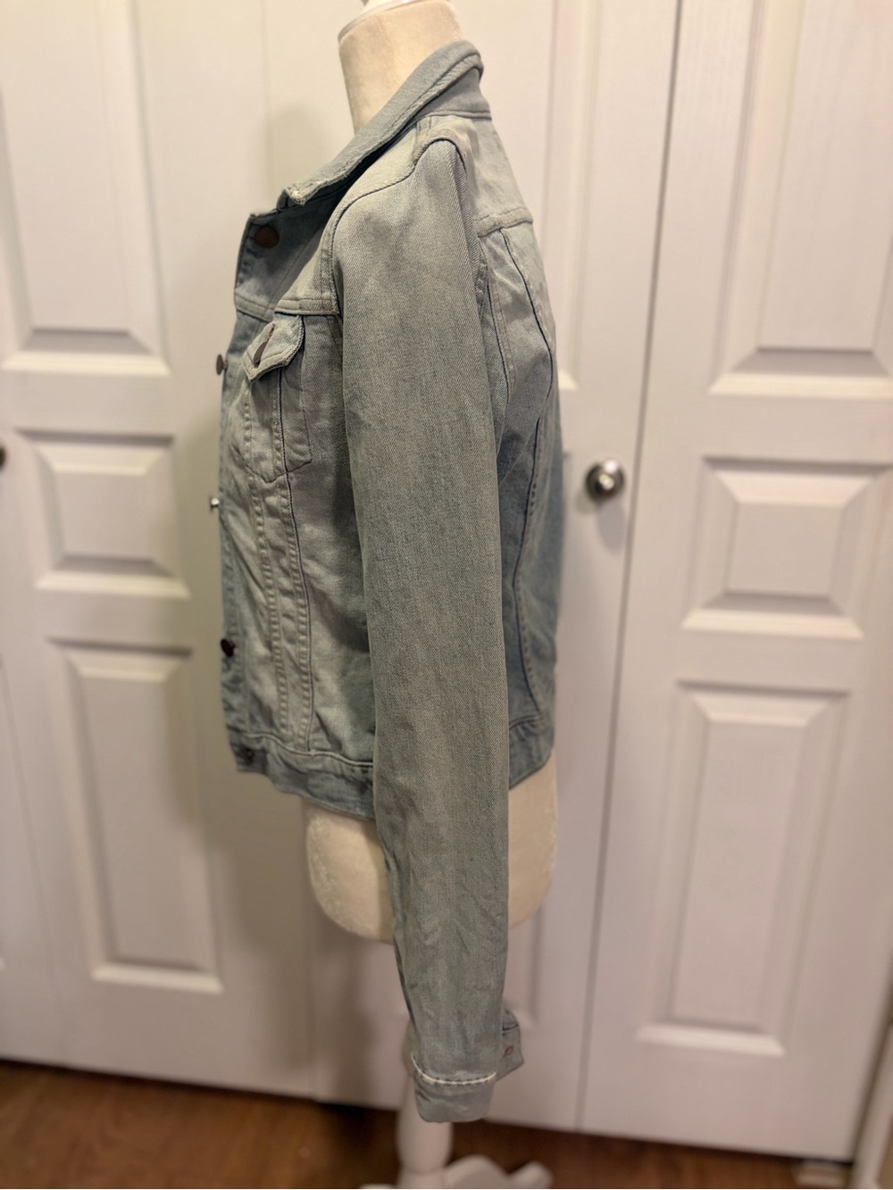J Brand Classic Light Wash Denim Jacket - Small - Picture 3 of 13